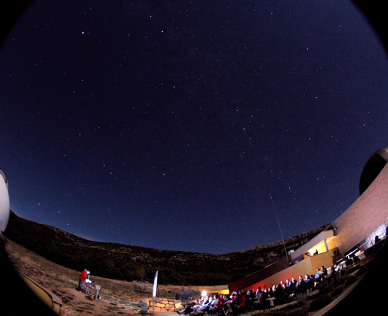 La gent al Centre d'Observació de l'Univers al Montsec