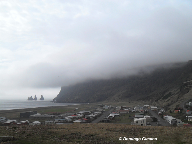 El poble de Vik sota el núvol de cendra