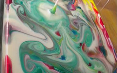 Experimentem amb la tensió superficial i fem dibuixos psicodèlics