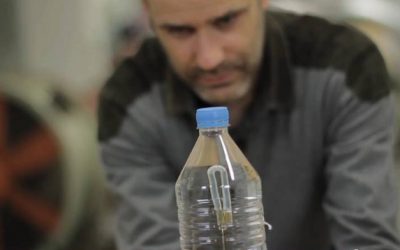 Construïm un submarí d’aire (flotabilitat)