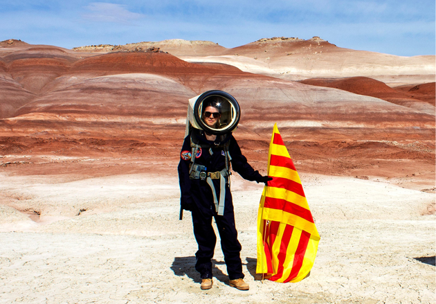 6- Plantada la primera bandera catalana a Mart!
