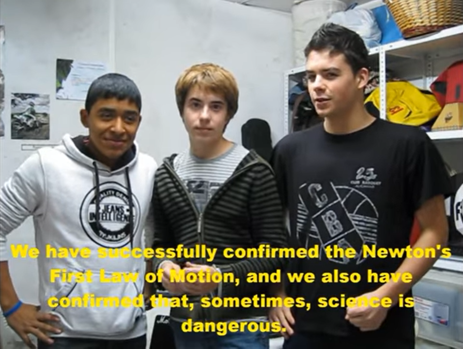 Imatge destacada de l'experiment Crazy demonstration of Newton’s First Law of Motion