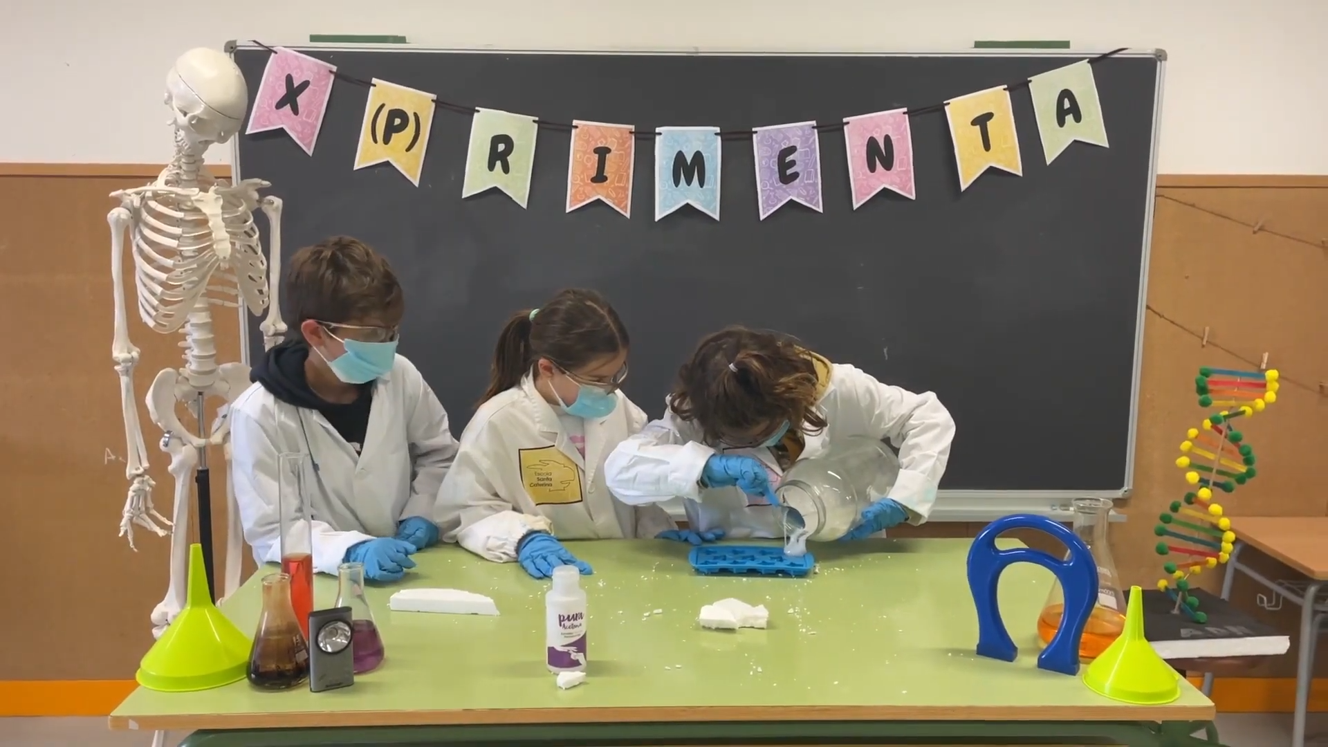 (60) Donem una segona vida al plàstic (Escola, Santa Caterina Vinyols i els Arcs) 00-02-04